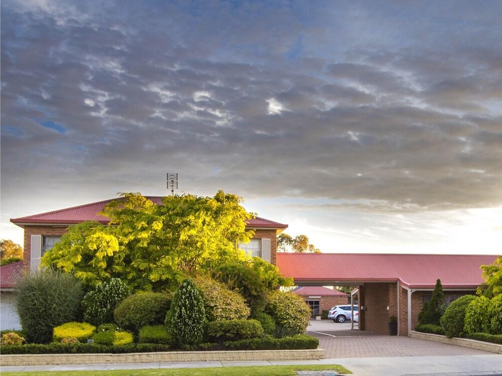 Colonial Motor Inn Bairnsdale Golden Chain Property エクステリア 写真