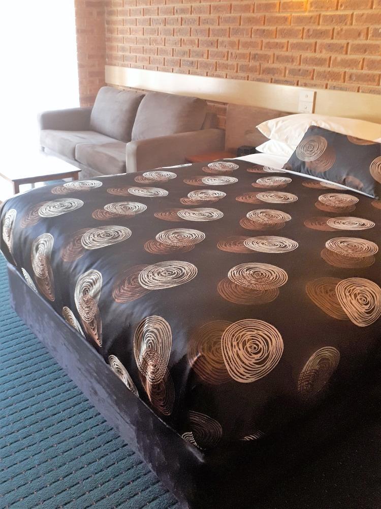 Colonial Motor Inn Bairnsdale Golden Chain Property エクステリア 写真