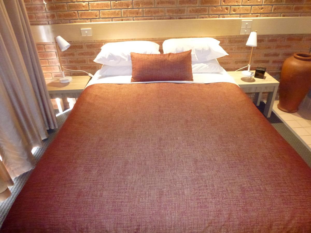 Colonial Motor Inn Bairnsdale Golden Chain Property エクステリア 写真