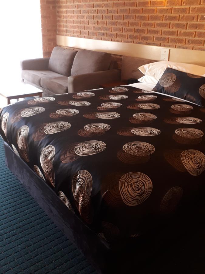 Colonial Motor Inn Bairnsdale Golden Chain Property エクステリア 写真