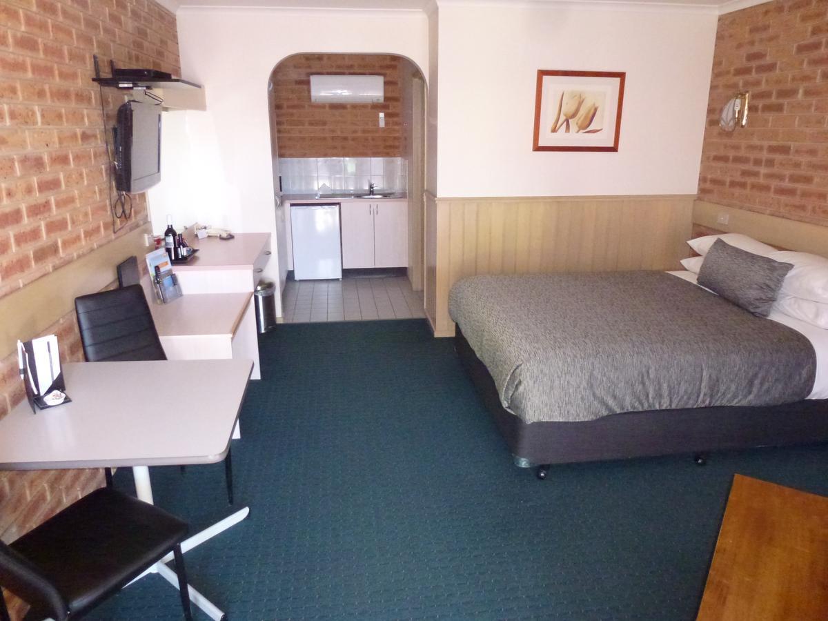 Colonial Motor Inn Bairnsdale Golden Chain Property エクステリア 写真