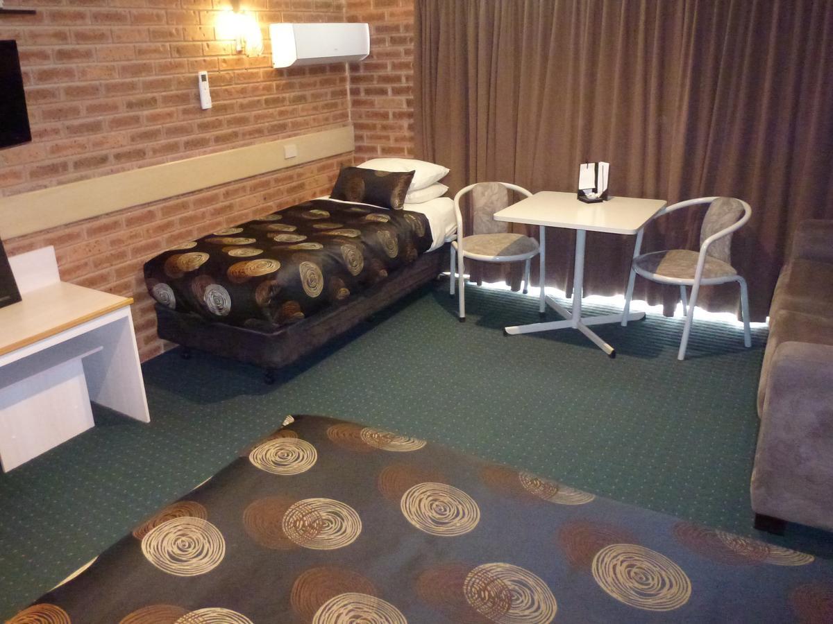 Colonial Motor Inn Bairnsdale Golden Chain Property エクステリア 写真