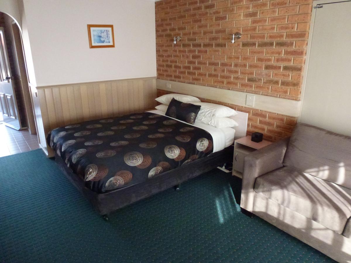 Colonial Motor Inn Bairnsdale Golden Chain Property エクステリア 写真