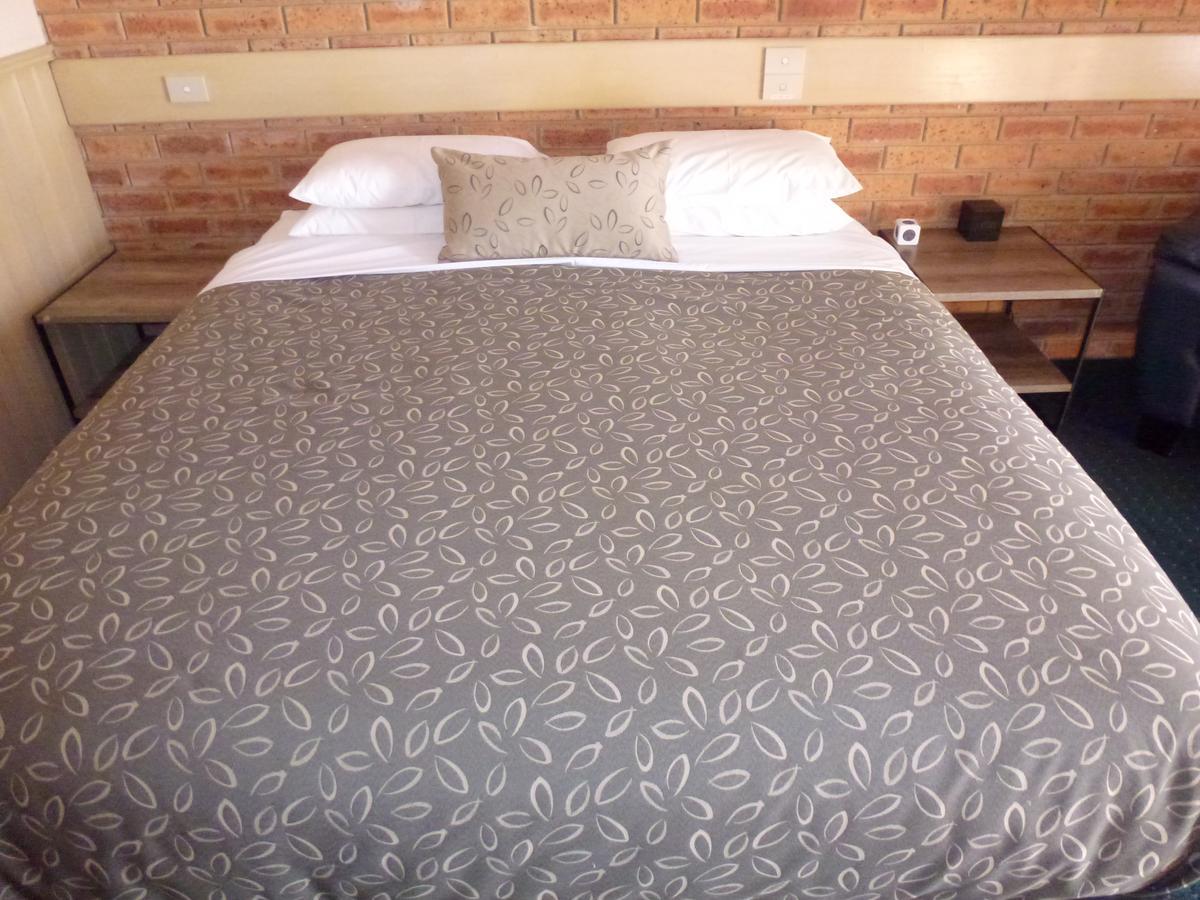 Colonial Motor Inn Bairnsdale Golden Chain Property エクステリア 写真