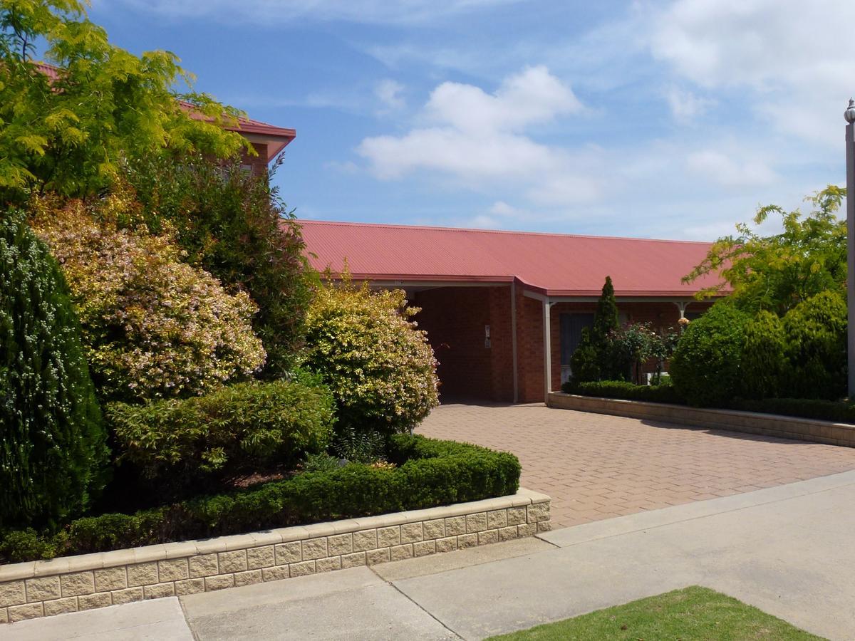 Colonial Motor Inn Bairnsdale Golden Chain Property エクステリア 写真