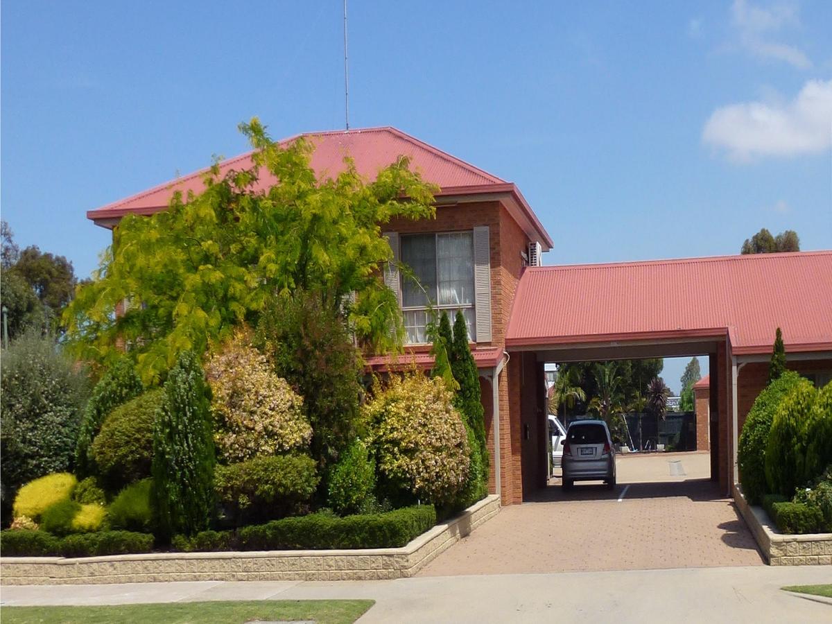 Colonial Motor Inn Bairnsdale Golden Chain Property エクステリア 写真