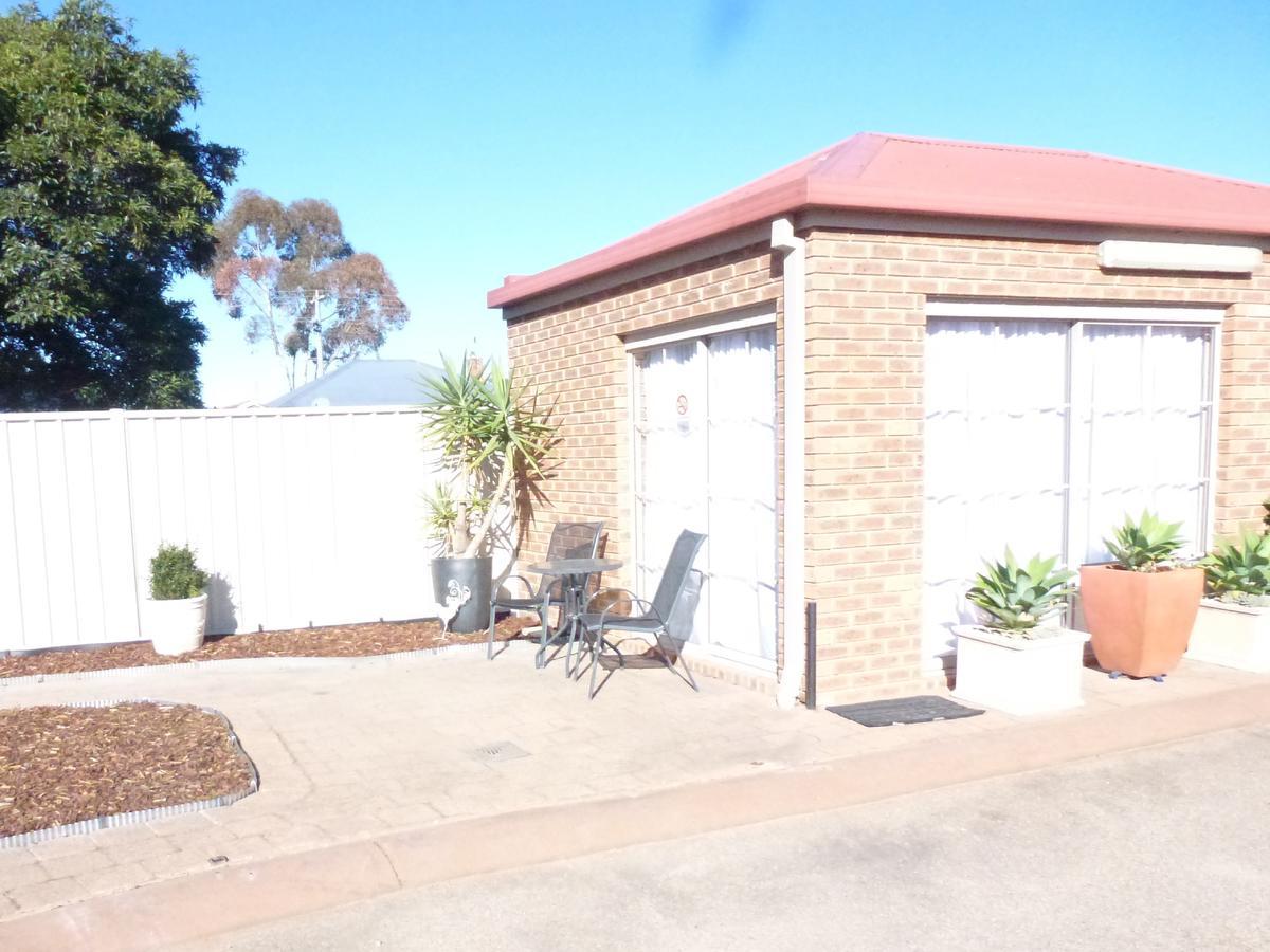 Colonial Motor Inn Bairnsdale Golden Chain Property エクステリア 写真
