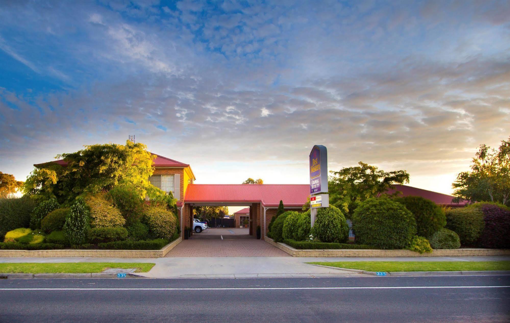 Colonial Motor Inn Bairnsdale Golden Chain Property エクステリア 写真