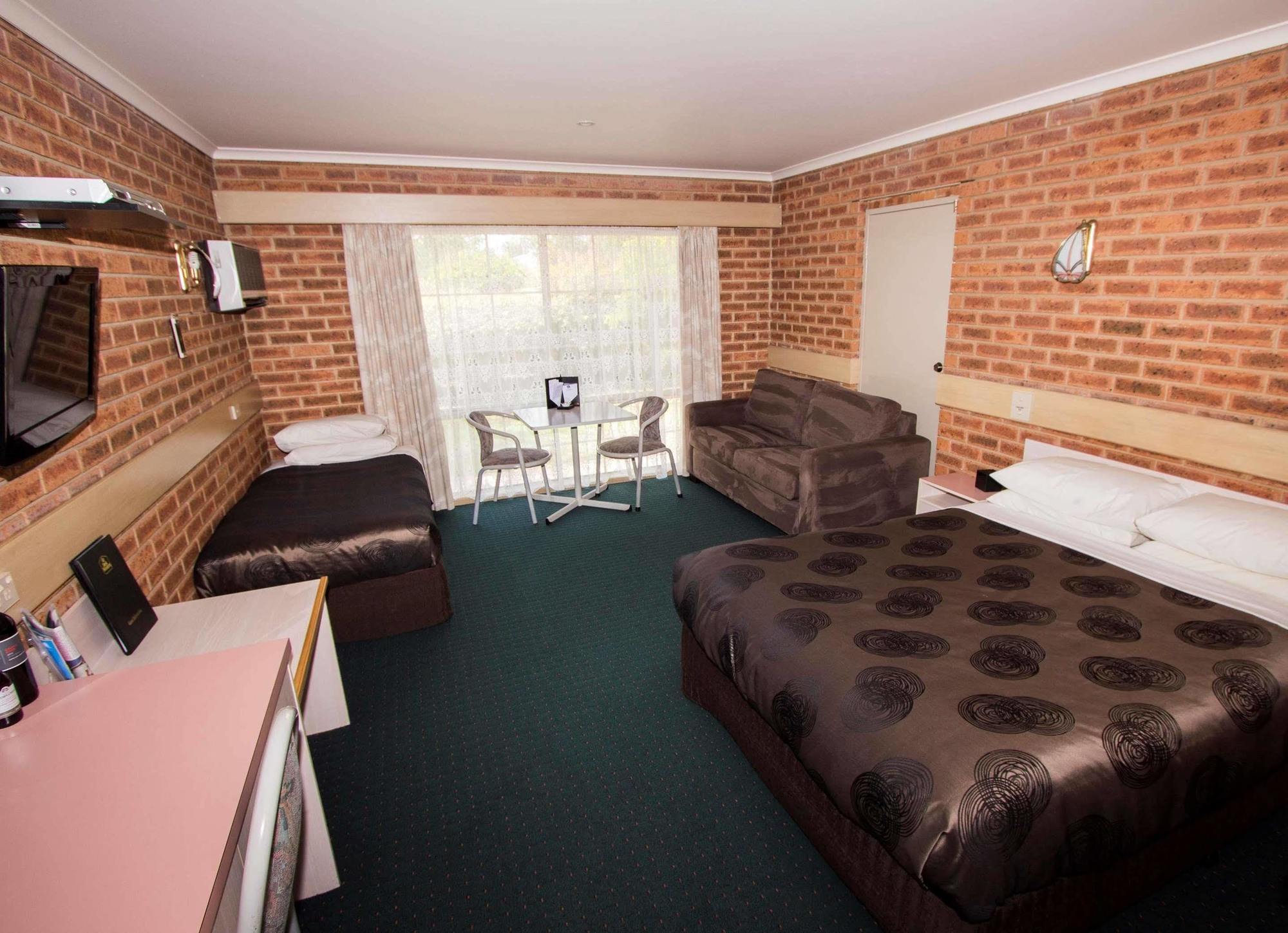 Colonial Motor Inn Bairnsdale Golden Chain Property エクステリア 写真