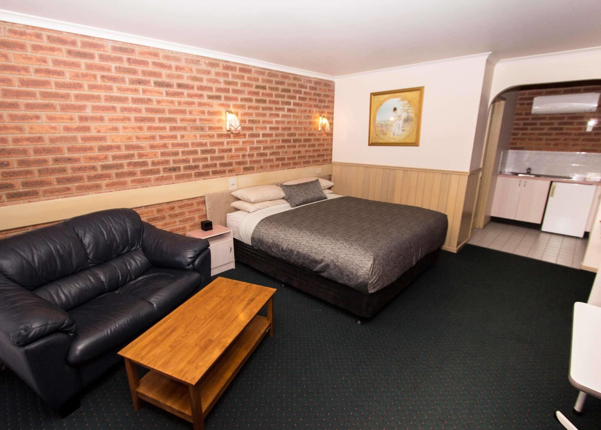 Colonial Motor Inn Bairnsdale Golden Chain Property エクステリア 写真
