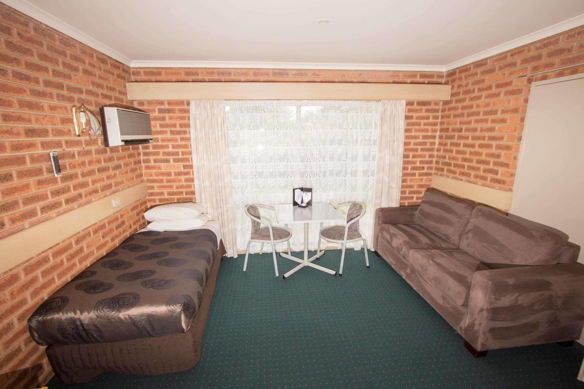 Colonial Motor Inn Bairnsdale Golden Chain Property エクステリア 写真