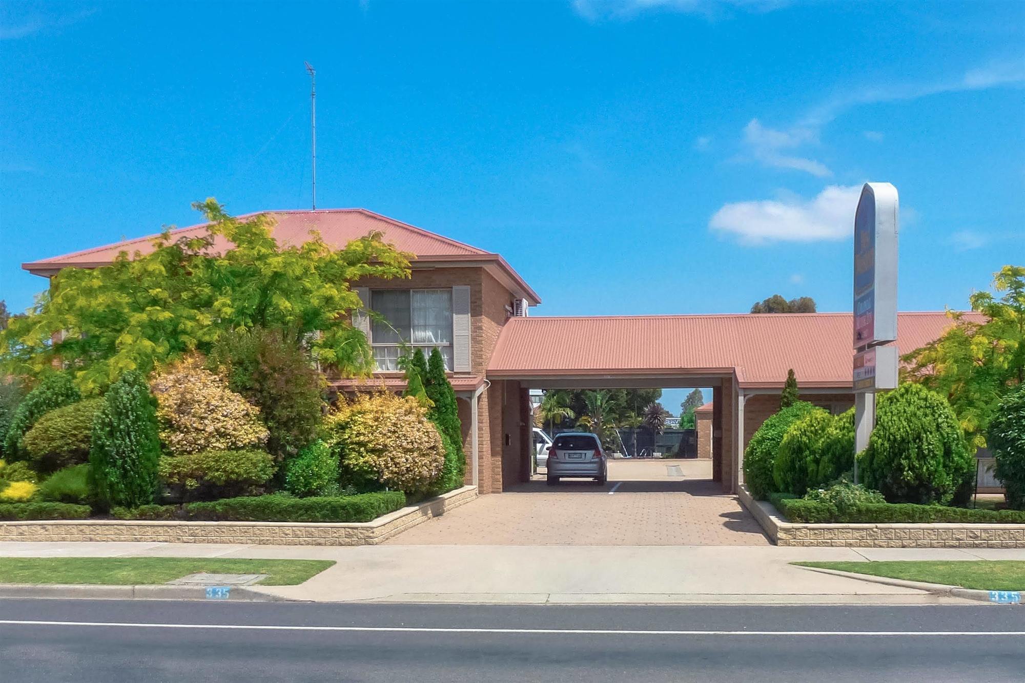 Colonial Motor Inn Bairnsdale Golden Chain Property エクステリア 写真