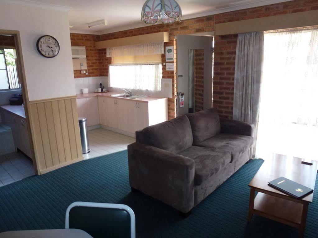 Colonial Motor Inn Bairnsdale Golden Chain Property エクステリア 写真