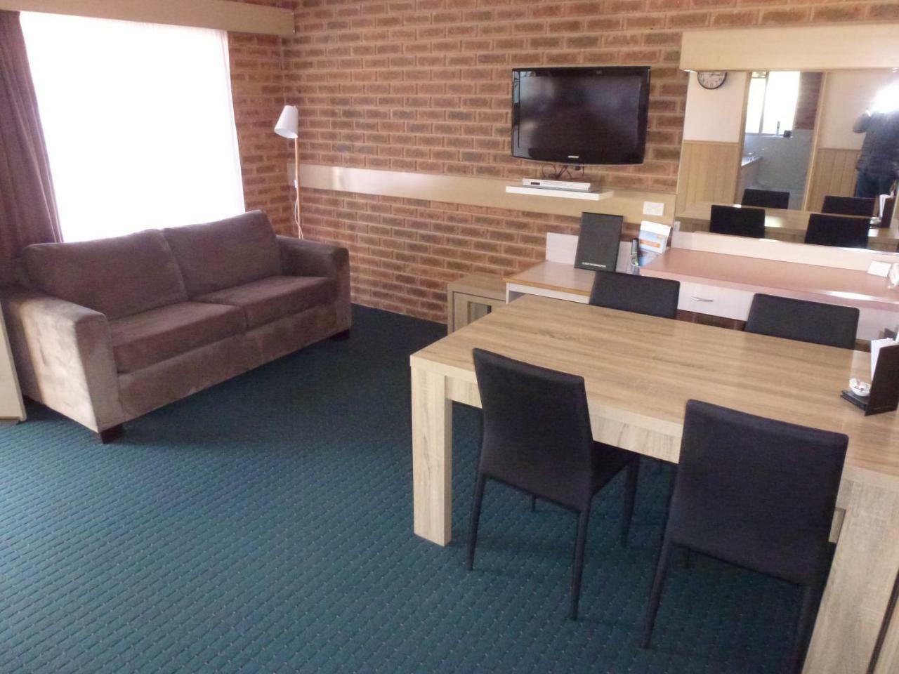 Colonial Motor Inn Bairnsdale Golden Chain Property エクステリア 写真