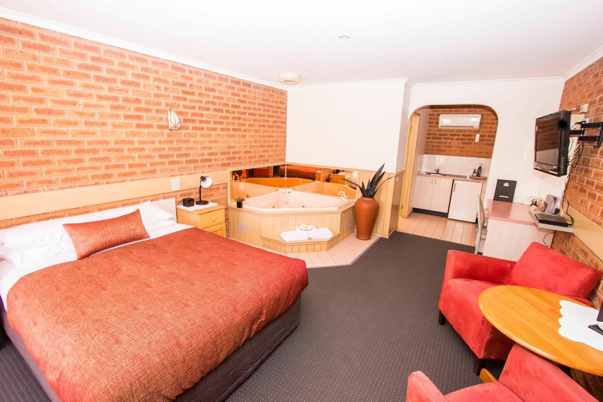 Colonial Motor Inn Bairnsdale Golden Chain Property エクステリア 写真