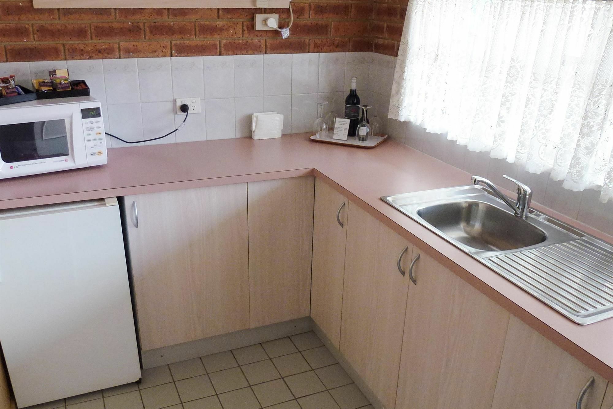 Colonial Motor Inn Bairnsdale Golden Chain Property エクステリア 写真