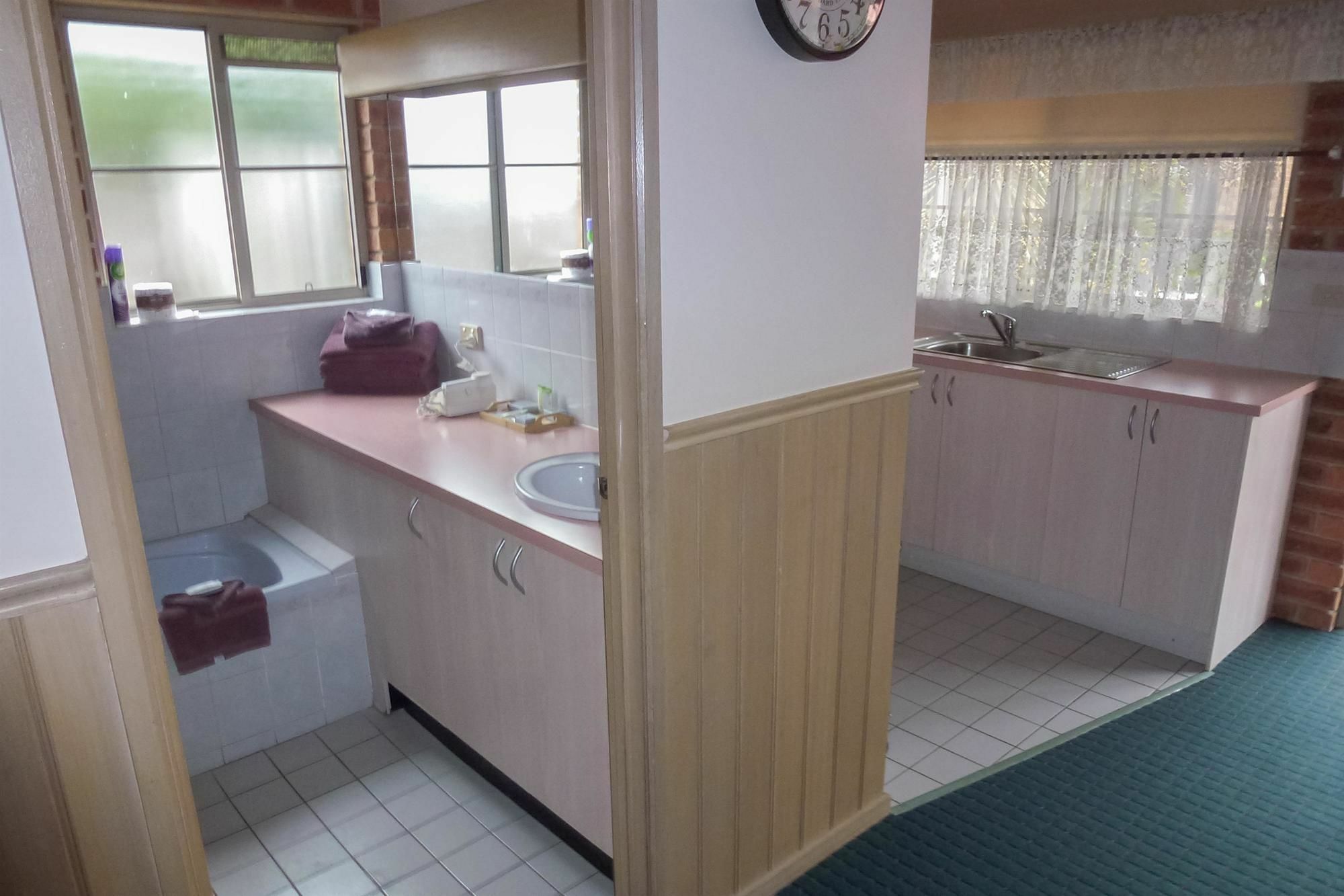 Colonial Motor Inn Bairnsdale Golden Chain Property エクステリア 写真