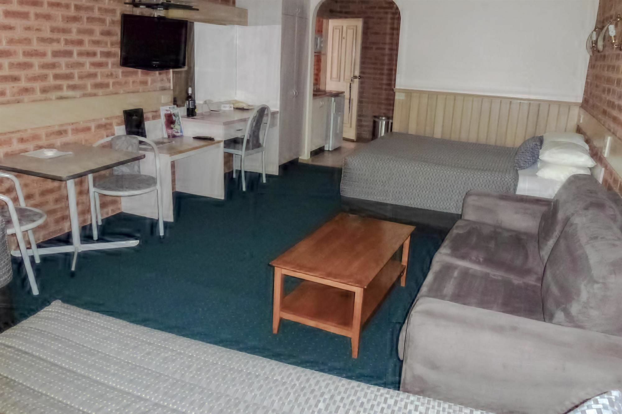 Colonial Motor Inn Bairnsdale Golden Chain Property エクステリア 写真