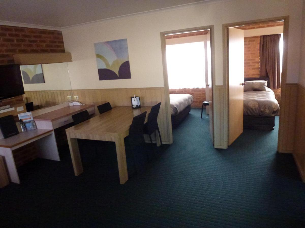 Colonial Motor Inn Bairnsdale Golden Chain Property エクステリア 写真
