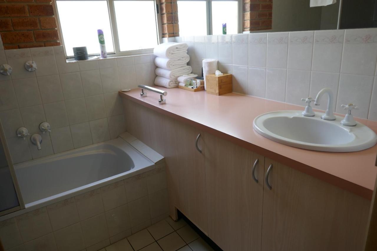 Colonial Motor Inn Bairnsdale Golden Chain Property エクステリア 写真
