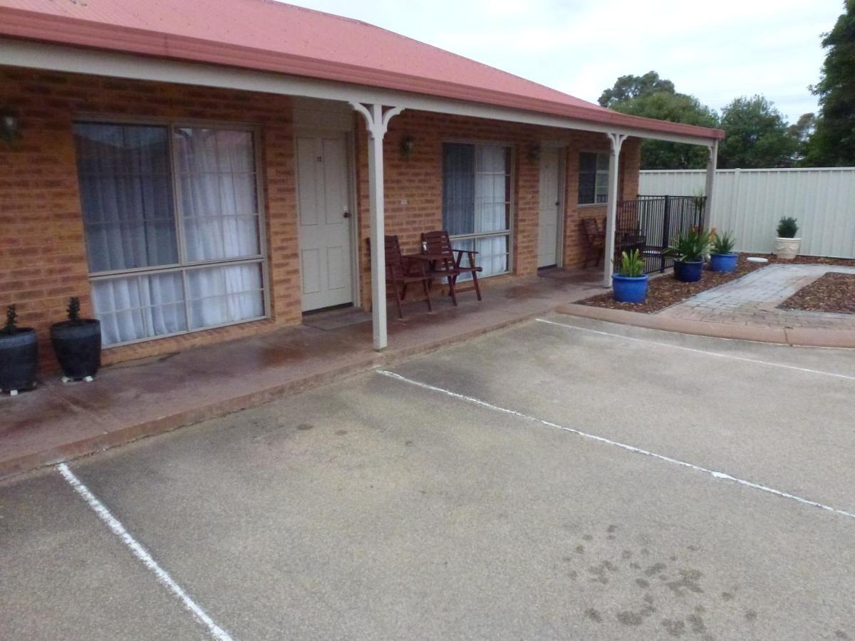 Colonial Motor Inn Bairnsdale Golden Chain Property エクステリア 写真